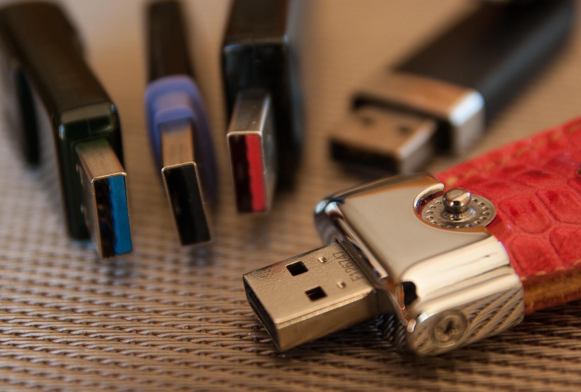 Quelle est la différence entre un port USB 2.0 et 3.0 ?